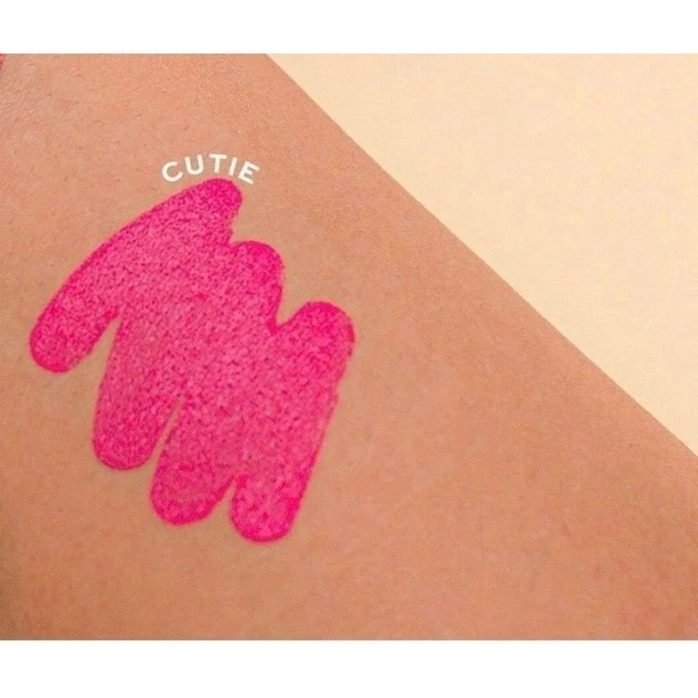 CUTIE, Revolution Velvet Kiss Lip Crayon